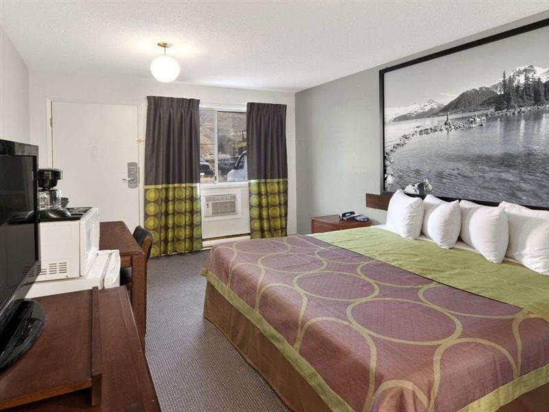 Super 8 By Wyndham Kamloops East Motel Kültér fotó