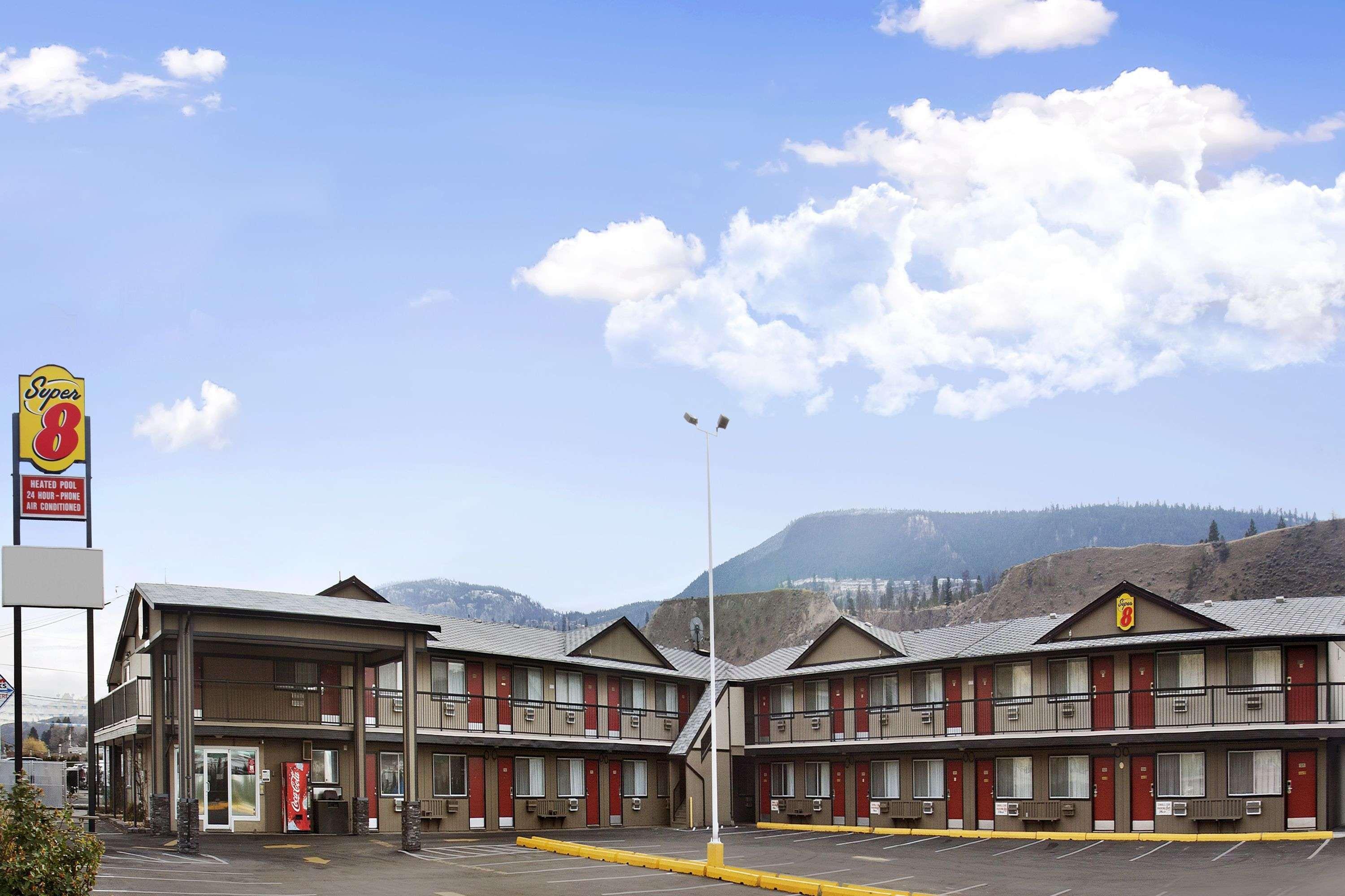 Super 8 By Wyndham Kamloops East Motel Kültér fotó