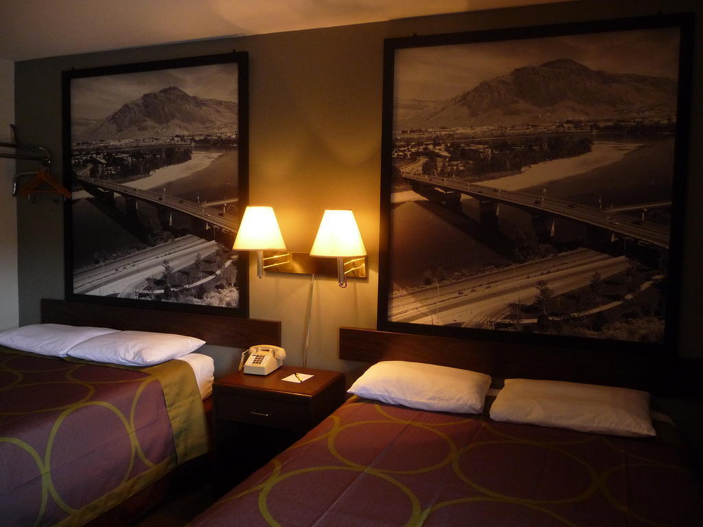 Super 8 By Wyndham Kamloops East Motel Kültér fotó
