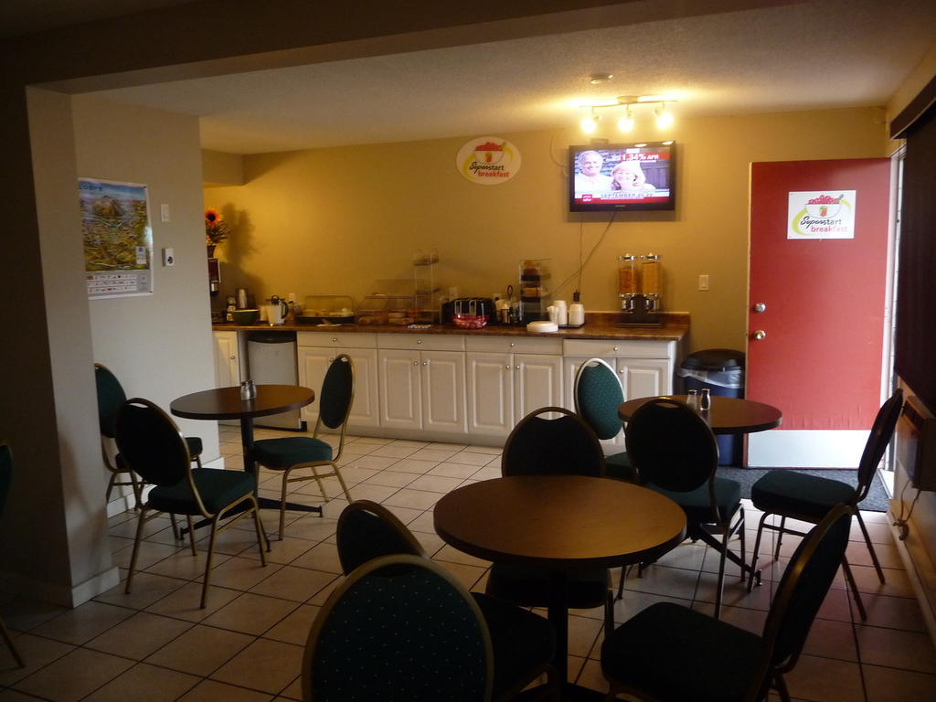Super 8 By Wyndham Kamloops East Motel Kültér fotó