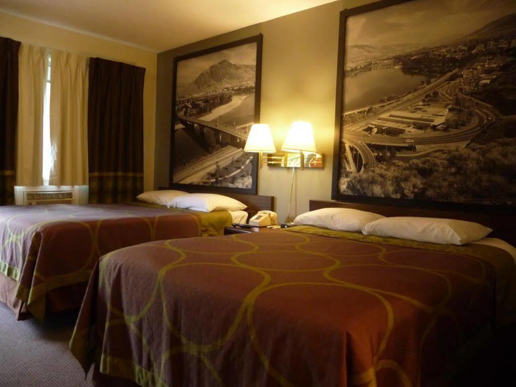 Super 8 By Wyndham Kamloops East Motel Kültér fotó
